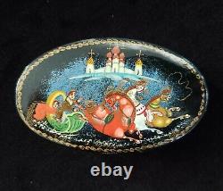 Rare Antique Royal Russian Painted Laquered Oval Red Lacquer Box Troika Sled RU