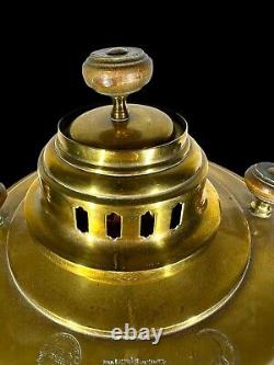 Ancien grand samovar russe de qualité impériale en laiton daté du 21,5 du 19ème siècle