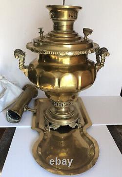 Antique 1860s Russian Imperial Aleksey & Ivan Batashevi Tula Samovar Tea Brewer
<br/>
 <br/>Ancien samovar à thé russe impérial Aleksey & Ivan Batashevi de Tula des années 1860