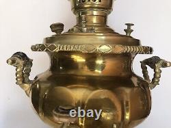 Antique 1860s Russian Imperial Aleksey & Ivan Batashevi Tula Samovar Tea Brewer
 <br/> 	 	 
<br/> Ancien samovar à thé russe impérial Aleksey & Ivan Batashevi de Tula des années 1860