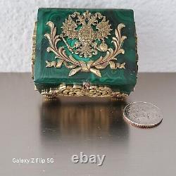 Boîte à bijoux fascinante en argent de l'Empire russe antique, et en machalite