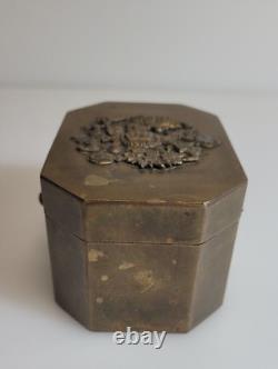 Boîte à thé doublée en laiton embossé avec l'aigle bicéphale impérial russe antique