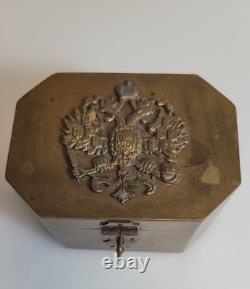 Boîte à thé en laiton estampillée et doublée avec l'aigle bicéphale impérial russe antique