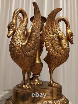 Bol de centre figuratif antique en verre impérial russe doré et en bronze représentant un cygne, datant de 1850.