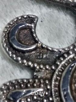 Collier pendentif caucasien en argent niellé de l'époque impériale russe antique