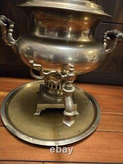 Énorme samovar russe impérial en laiton plaqué nickel du siècle antique Batashev