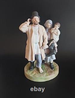 Figure antique de l'empire russe Gardner représentant un homme ivre et des femmes tenant un enfant
