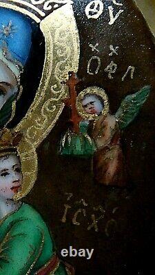 ICÔNE DE VOYAGE DE LA VIERGE MARIE IMPÉRIALE RUSSE DU XIXE SIÈCLE PEINTE SUR PORCELAINE DANS UN ÉTUI ANTIQUE