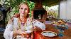 Loisirs D'une Vieille Femme Cosaque Koubanaise Dans Un Village Du Sud De La Russie En Adyguée