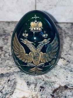 Oeuf de Pâques en verre taillé vert de grande taille de l'Empire russe antique de Nicolas Ier avec aigle doré