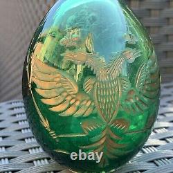 Oeuf de Pâques en verre taillé vert de l'Empire russe antique de Nicolas Ier orné d'un aigle doré