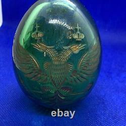 Oeuf de Pâques en verre taillé vert de l'Empire russe antique de Nicolas Ier orné d'un aigle doré