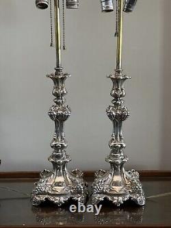 Paire d'anciens porte-bougies en argent de l'Empire russe, 25 pouces de haut, raisins