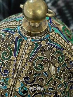 Paire d'œufs-surprises en argent impérial russe émaillés plique à jour de l'antiquité par P. Ovchinnikov