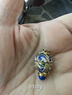 Pendentif de charme russe en argent antique, émail doré et lapis-lazuli