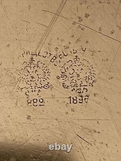 Plateau rond en laiton de l'Empire russe datant de 1889 avec un samovar à double aigle et des timbres datés