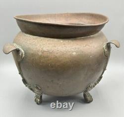 Pot en cuivre et laiton impérial russe martelé des années 1890-1900 endommagé