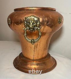 Rare antique 1800's dovetailed Imperial Russian copper brass pot planter vase
 

<br/>	  
	<br/>	

Rareté antique des années 1800, vase de pot en cuivre et laiton russe impérial à queue d'aronde