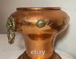Rare antique 1800's dovetailed Imperial Russian copper brass pot planter vase<br/>


<br/>Rareté antique des années 1800, vase de pot en cuivre et laiton russe impérial à queue d'aronde