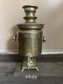 Samovar en laiton estampillé russe DEUX Samovars en laiton russes antiques impériaux des années 1880