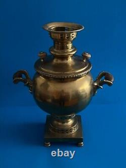 Samovar en laiton impérial russe antique héritage E. G Botashev avec 12 médailles 16 pouces de hauteur