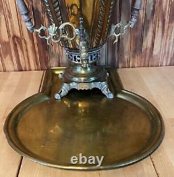 Samovar majestueux impérial russe antique en forme de cône hautement stylisé