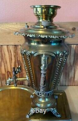 Samovar majestueux impérial russe antique en forme de cône hautement stylisé