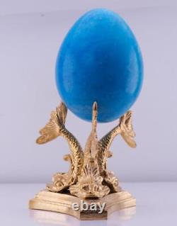 Support en bronze doré à l'ormolu de l'ancienne Russie impériale et œuf de Pâques en pierre dure bleue