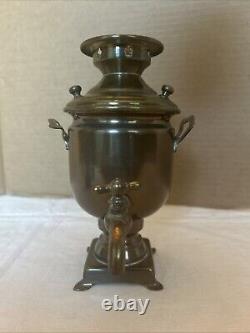 Très rare ancien samovar russe en laiton impérial Alexandre petit 11 avec tasse de thé.