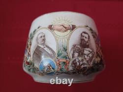 Une tasse commémorative du voyage de Nicolas II en France en 1896